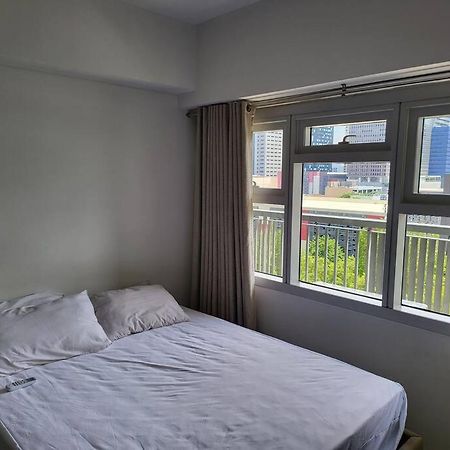 דירות מנילה Luxury @ Bgc Sleeps 6 Comfortably Fast Wifi Pool! מראה חיצוני תמונה