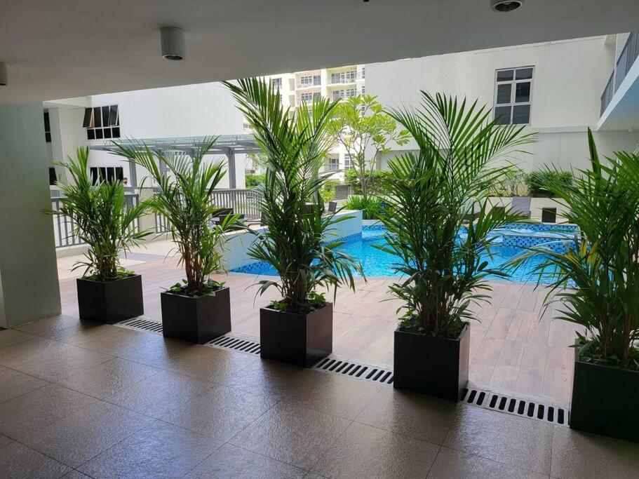 דירות מנילה Luxury @ Bgc Sleeps 6 Comfortably Fast Wifi Pool! מראה חיצוני תמונה