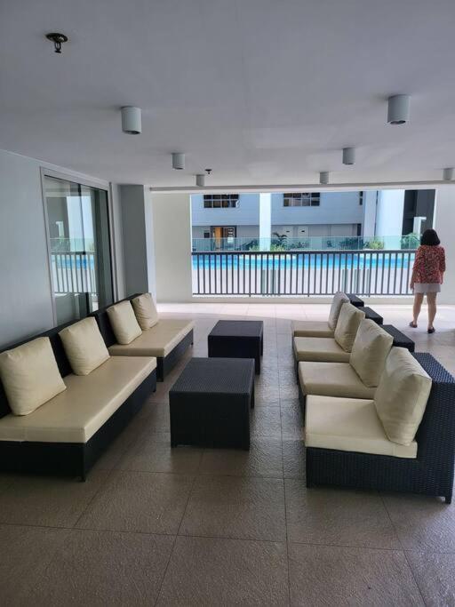 דירות מנילה Luxury @ Bgc Sleeps 6 Comfortably Fast Wifi Pool! מראה חיצוני תמונה