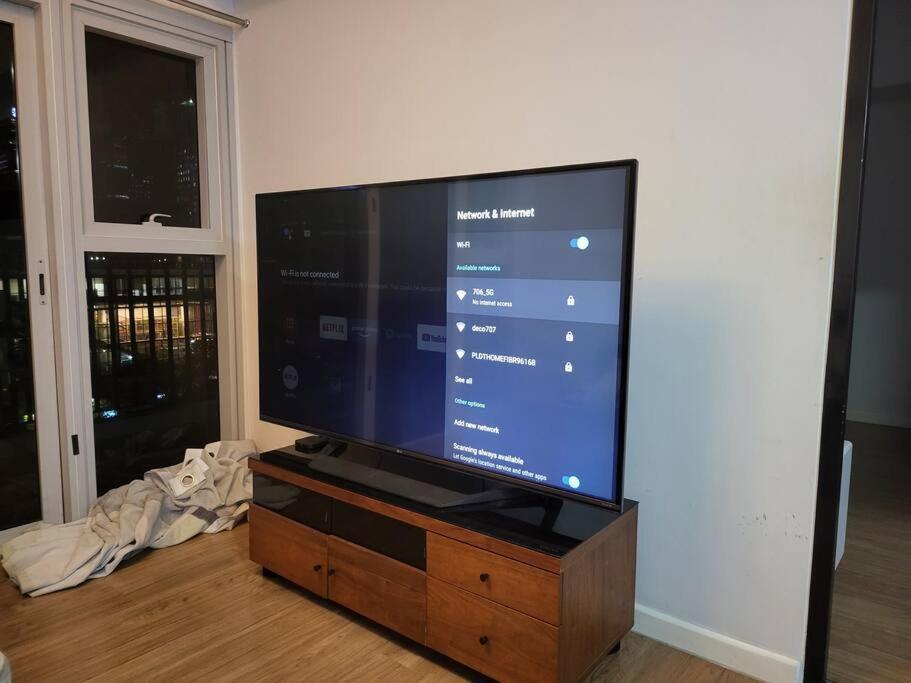 דירות מנילה Luxury @ Bgc Sleeps 6 Comfortably Fast Wifi Pool! מראה חיצוני תמונה