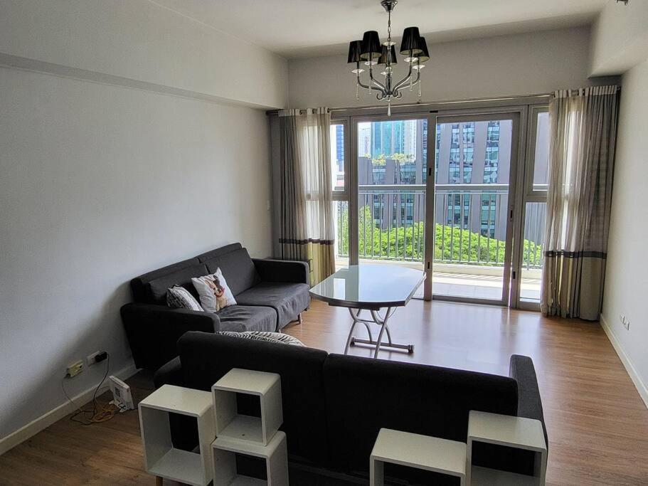 דירות מנילה Luxury @ Bgc Sleeps 6 Comfortably Fast Wifi Pool! מראה חיצוני תמונה