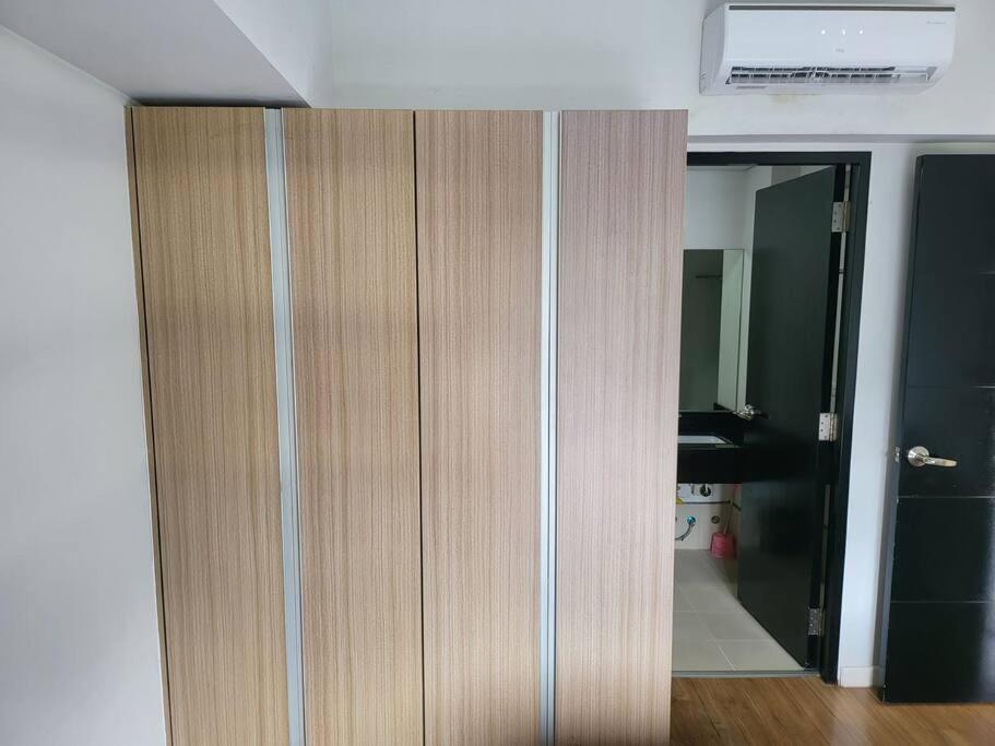 דירות מנילה Luxury @ Bgc Sleeps 6 Comfortably Fast Wifi Pool! מראה חיצוני תמונה