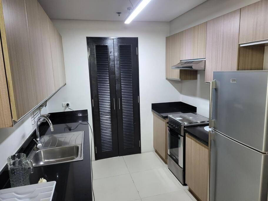 דירות מנילה Luxury @ Bgc Sleeps 6 Comfortably Fast Wifi Pool! מראה חיצוני תמונה