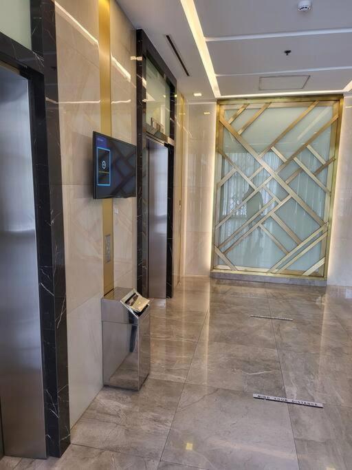 דירות מנילה Luxury @ Bgc Sleeps 6 Comfortably Fast Wifi Pool! מראה חיצוני תמונה